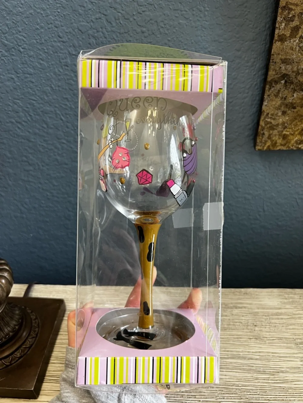 Decorative Leopard-Print Wine Glass “Queen of Everything”